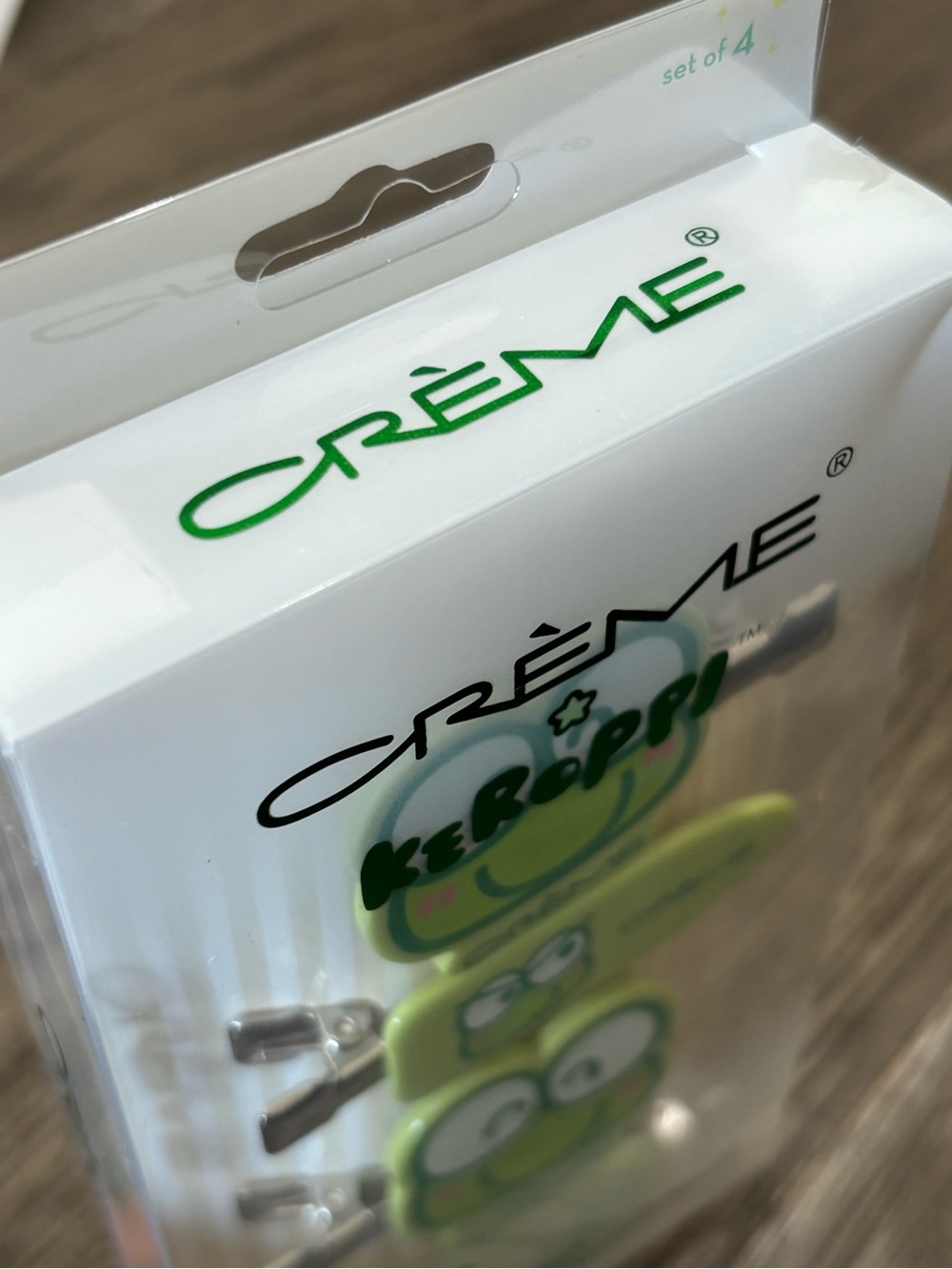The Crème Shop x Sanrio • Keroppi Green Crease-Free Hair Clips - 4 Pack - Picture 3 of 7